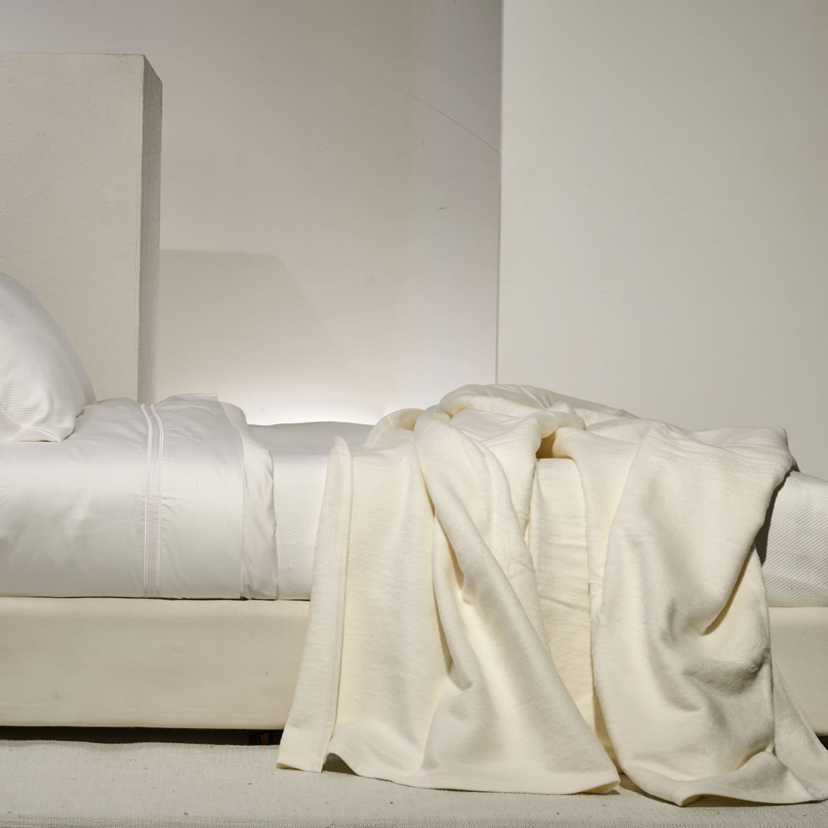 08 01 0391 Cobertor Turco Splendore Off White 001